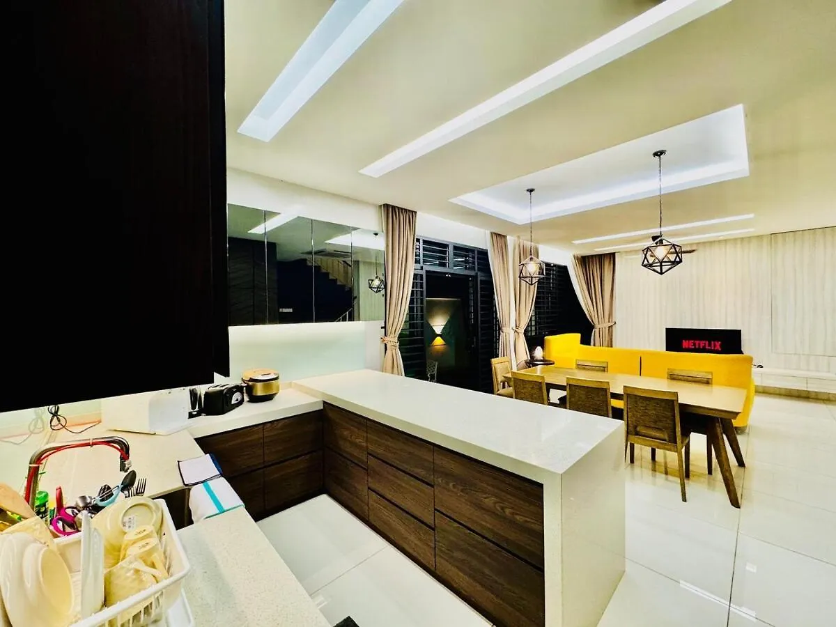 Villa Beautiful 20-Person Villa, Walk To Beach & Market Batu Ferringhi Malaysia