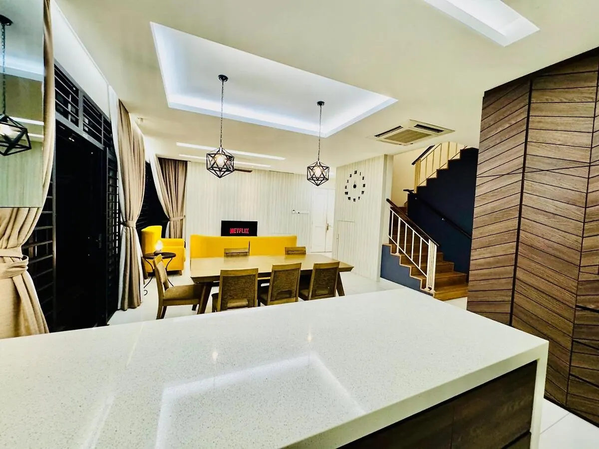 Beautiful 20-Person Villa, Walk To Beach & Market Бату-Ферринги Малайзия