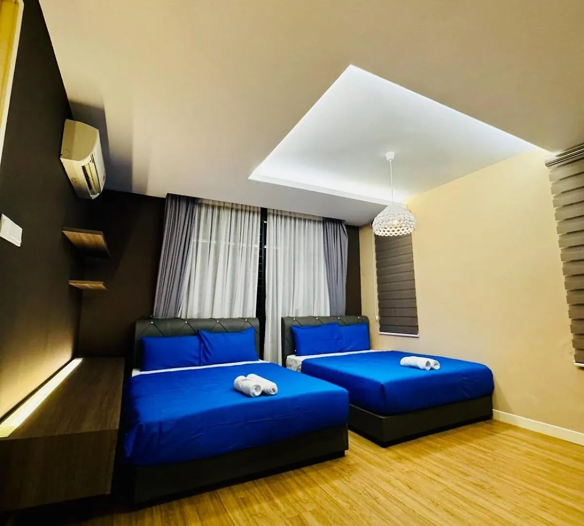 Вилла Beautiful 20-Person Villa, Walk To Beach & Market Бату-Ферринги