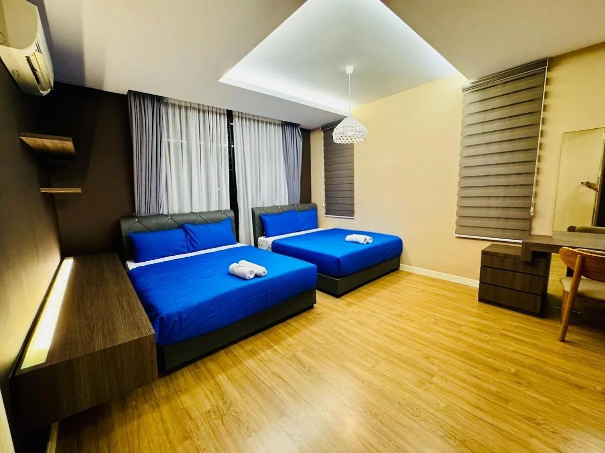 Beautiful 20-Person Villa, Walk To Beach & Market Batu Ferringhi