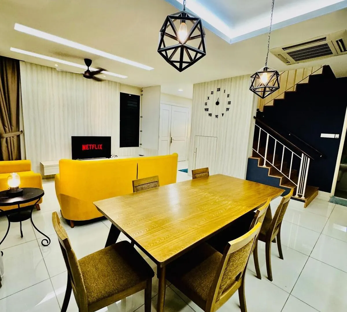 Beautiful 20-Person Villa, Walk To Beach & Market Бату-Ферринги Вилла