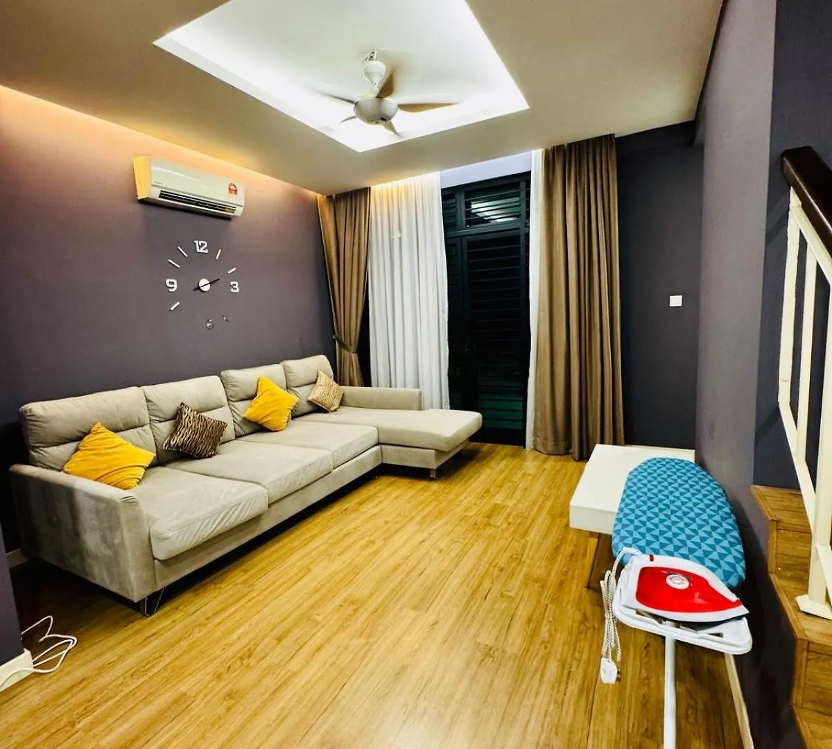Beautiful 20-Person Villa, Walk To Beach & Market Бату-Ферринги