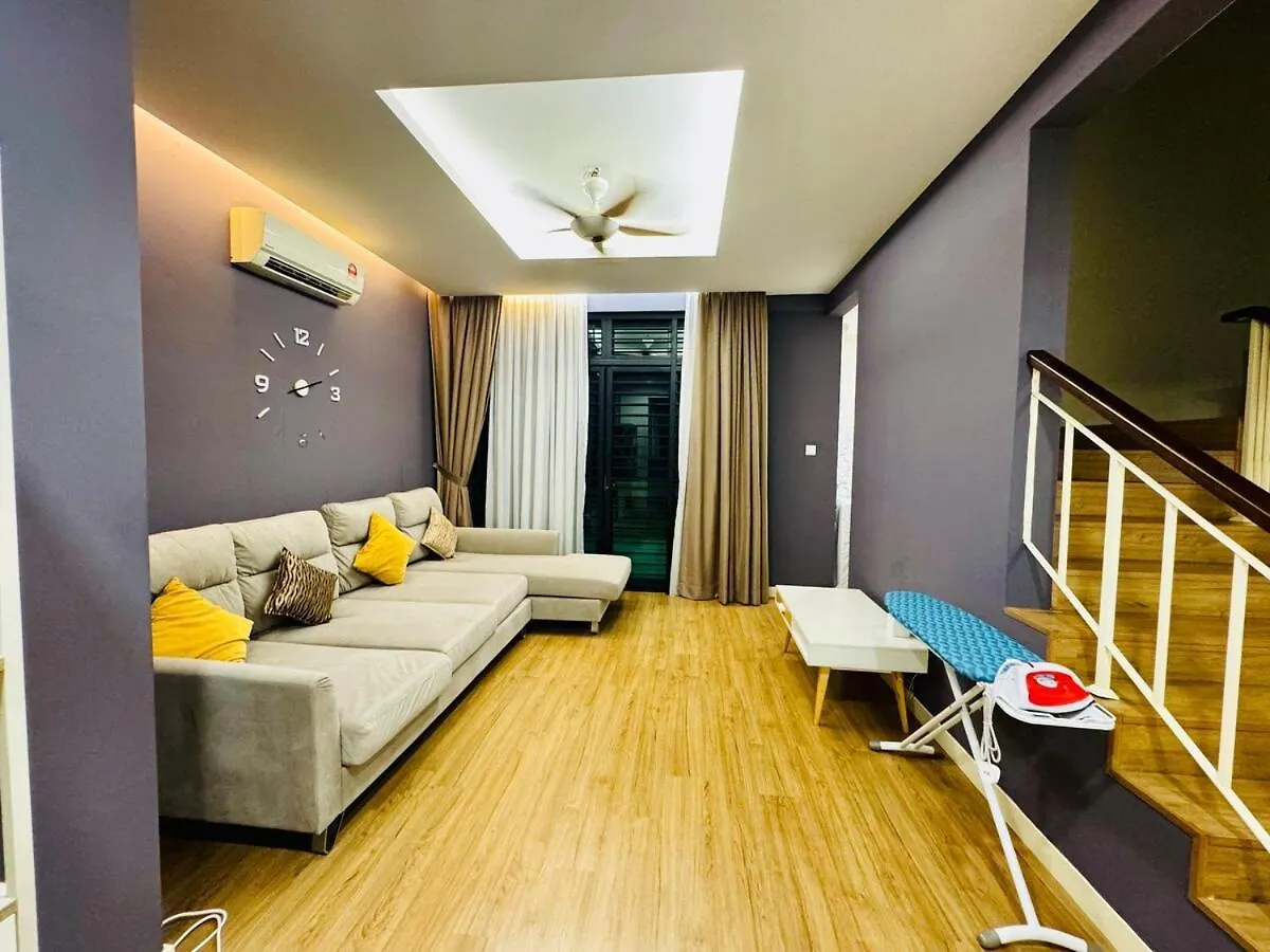 Beautiful 20-Person Villa, Walk To Beach & Market Бату-Ферринги