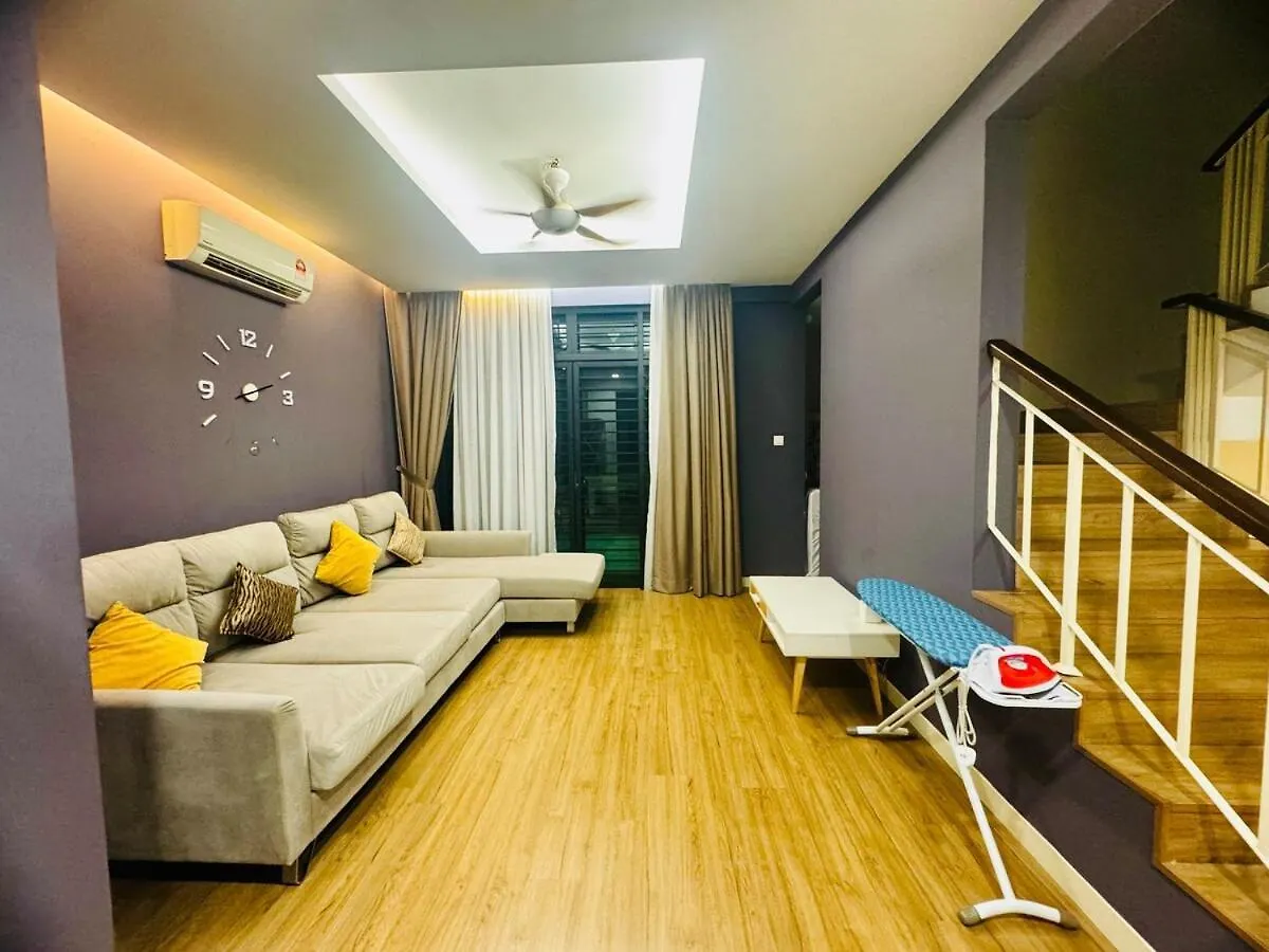 Beautiful 20-Person Villa, Walk To Beach & Market Бату-Ферринги Вилла