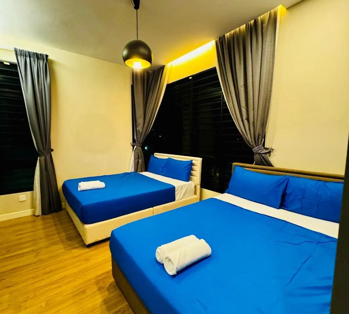 Beautiful 20-Person Villa, Walk To Beach & Market Бату-Ферринги