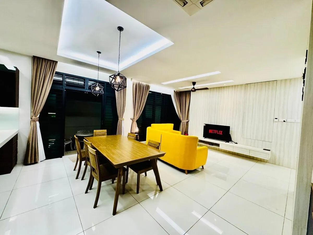 Beautiful 20-Person Villa, Walk To Beach & Market Бату-Ферринги