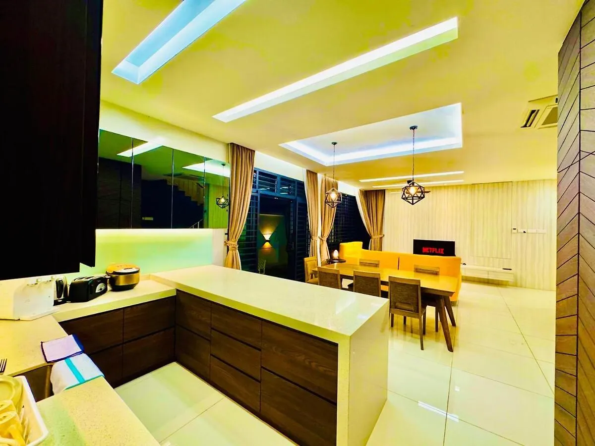 Beautiful 20-Person Villa, Walk To Beach & Market Бату-Ферринги Малайзия