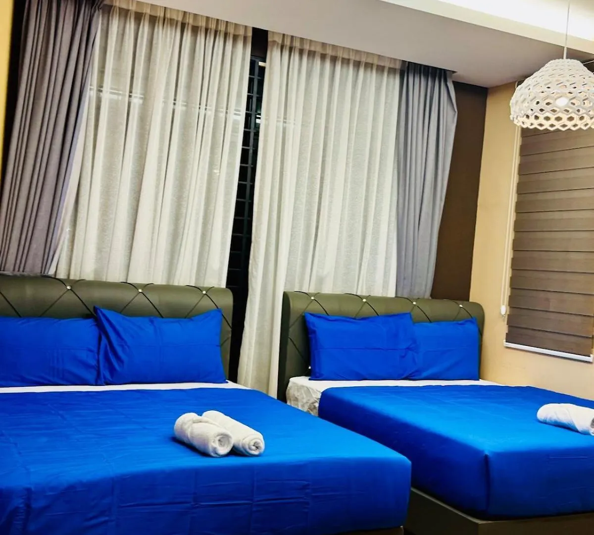 Вилла Beautiful 20-Person Villa, Walk To Beach & Market Бату-Ферринги Малайзия