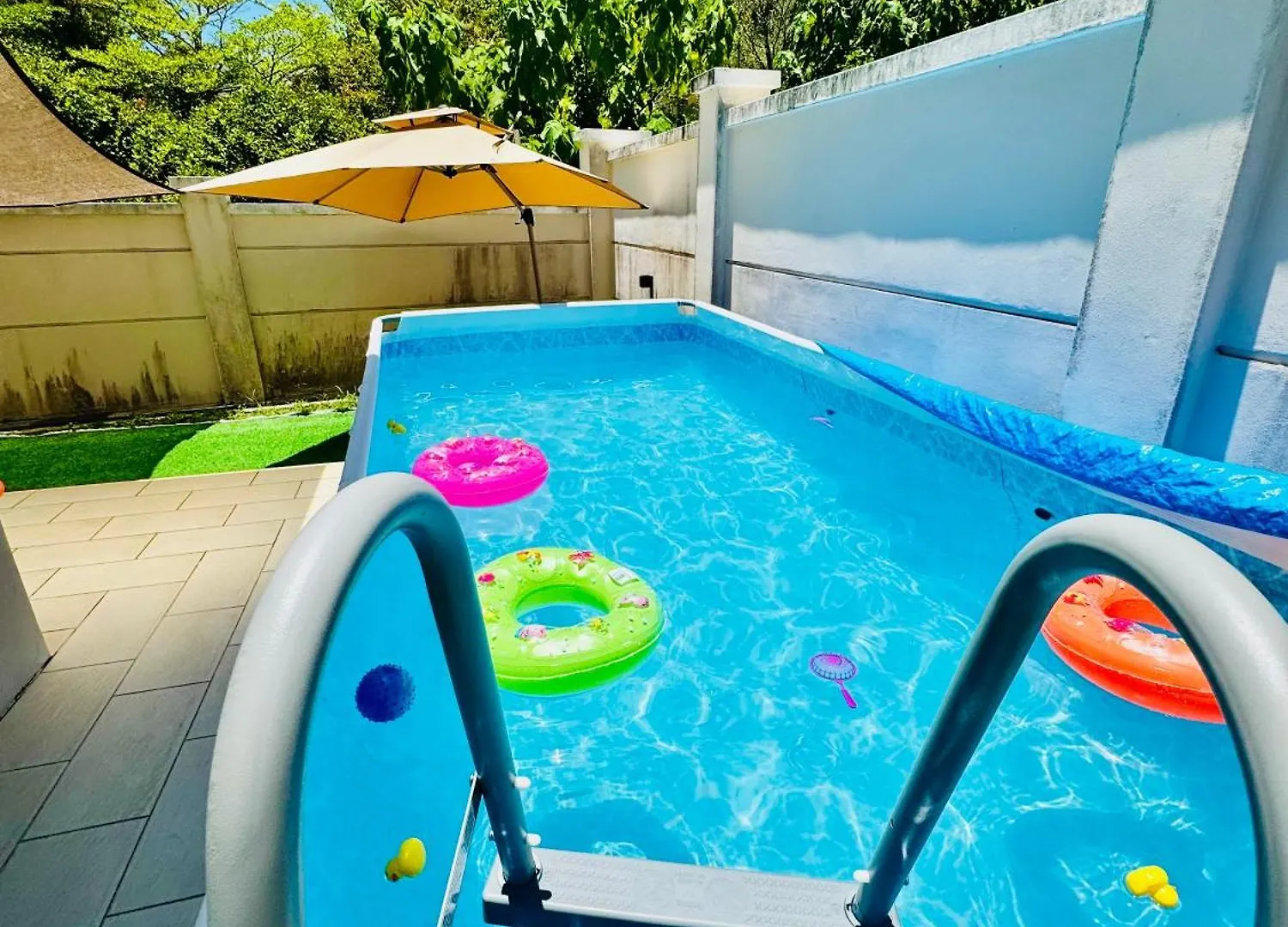 Beautiful 20-Person Villa, Walk To Beach & Market Batu Ferringhi