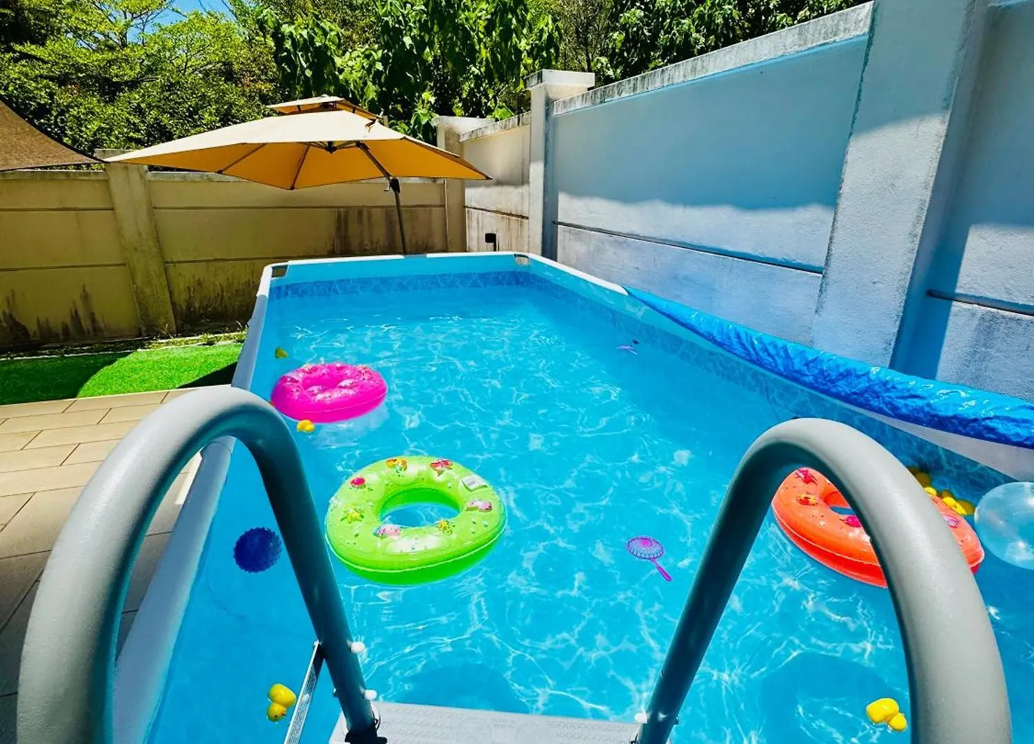 Villa Beautiful 20-Person Villa, Walk To Beach & Market Batu Ferringhi