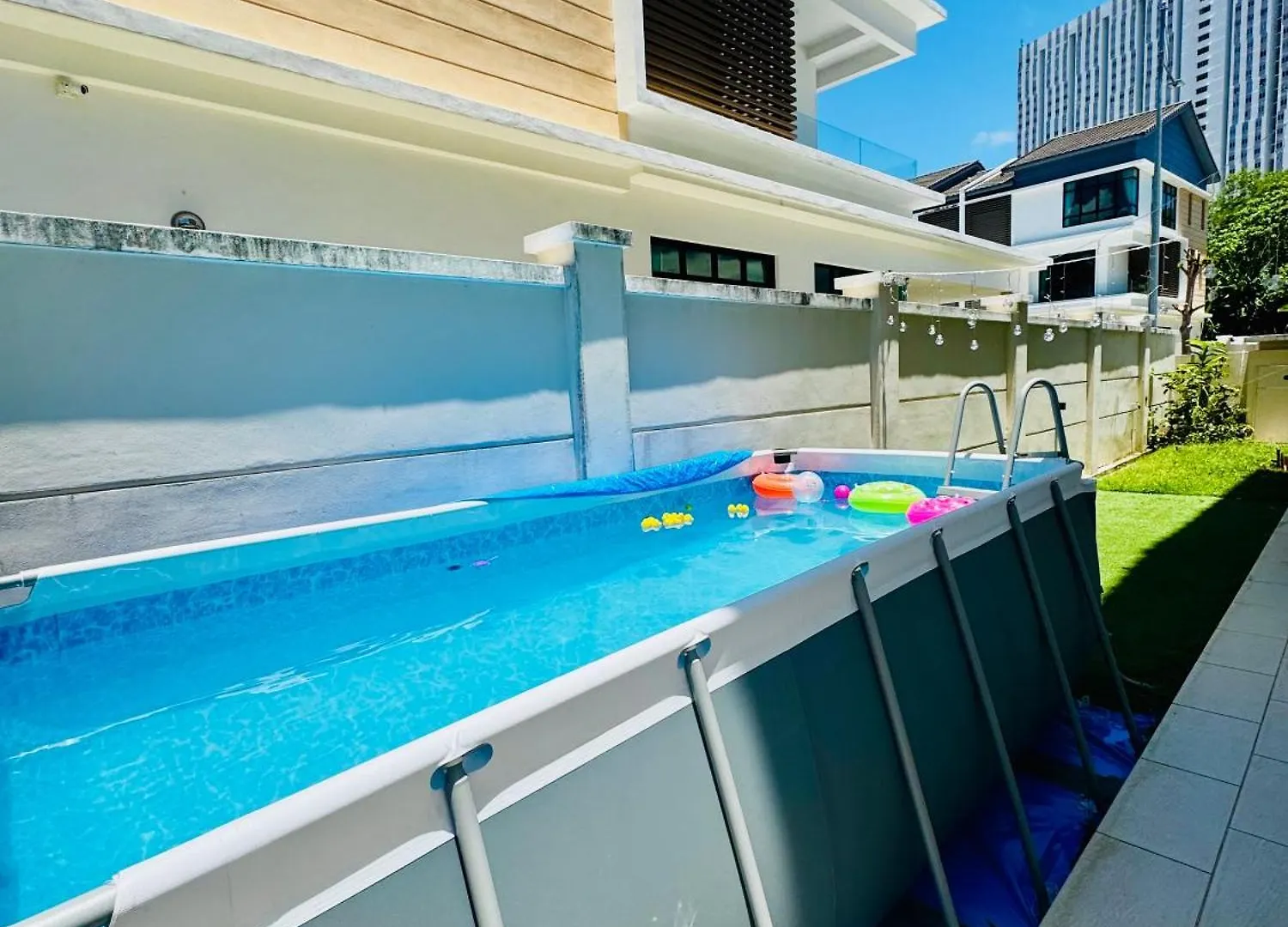Villa Beautiful 20-Person Villa, Walk To Beach & Market Batu Ferringhi Malaysia