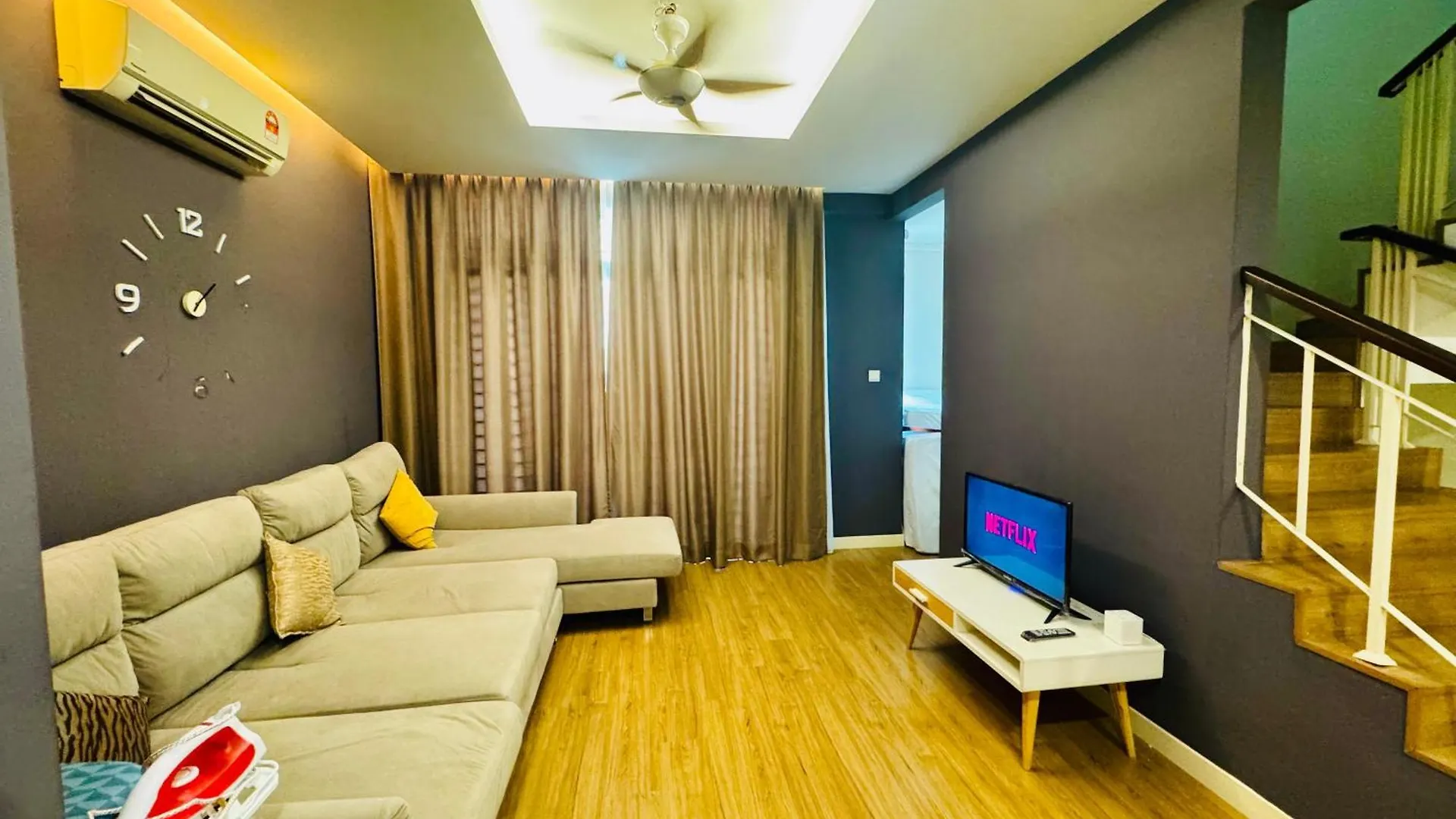 Villa Beautiful 20-Person Villa, Walk To Beach & Market Batu Ferringhi
