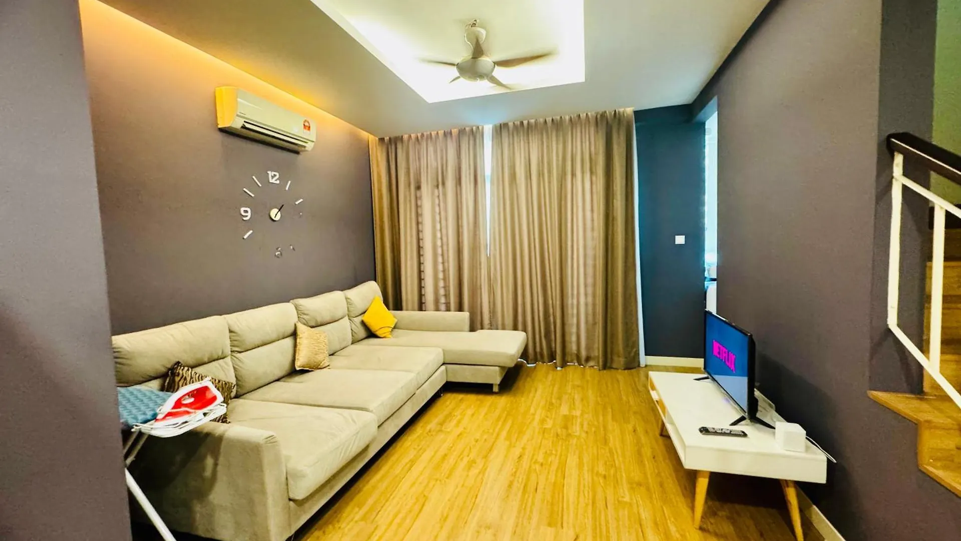 Beautiful 20-Person Villa, Walk To Beach & Market Batu Ferringhi 0*,  Malaysia